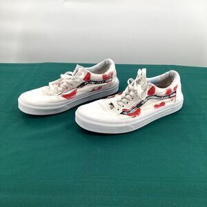 VANS "Off the Wall" Skater Shoes Canvas Hand Painted White w/Red Hearts Size 9